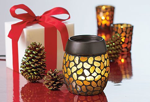 Difusor Eléctrico ScentGlow® Multicolor

¡Luminoso, radiante, elegante! Así es este difusor, tiene cuentas de vidrio de mosaico, base de cerámica y plato. Cable negro. Utilízalo con pastillas Scent Plus® Melts o aceite esencial que se venden por separado.