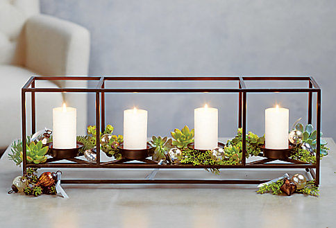 Candelabro y Centro de Mesa Clásico

Ahora puedes disfrutar de la belleza de este candelabro en cualquier lugar de tu hogar, ya sea colgado o como un fabuloso centro de mesa. Incluye cuatro vasos altos esmerilados para utilizarlos con candelitas o votivas