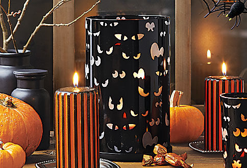 Pantalla Ojos Espeluznantes

Miradas aterradoras se clavarán en ti al encender las velas. Utilízala con un pilar o con el árbol portacandelitas que se vende por separado. De vidrio con acabado en color negro.